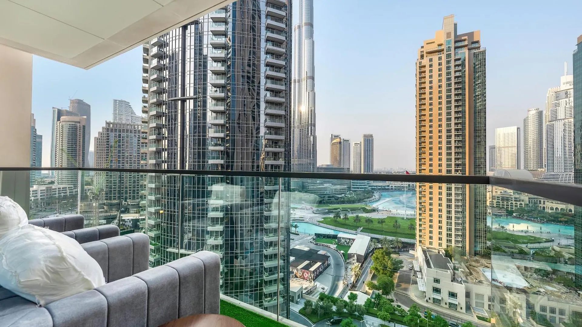 Exquisite 2 Bedroom Apartment I Burj Khalifa & Fountain Views I Free Gym, Pool, Parking, Wi-Fi And Ps5 I By Skyline Serenity دبي 0*,  الإمارات العربية المتحدة