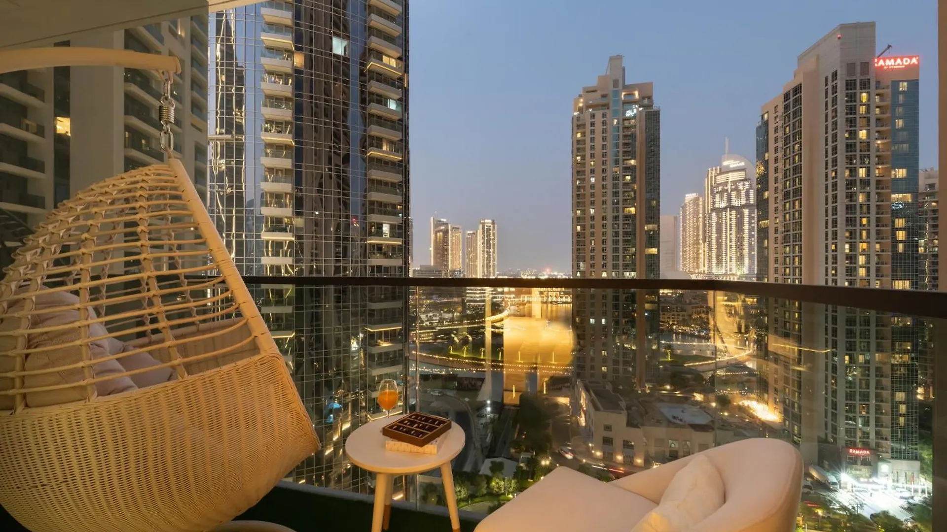 Exquisite 2 Bedroom Apartment I Burj Khalifa & Fountain Views I Free Gym, Pool, Parking, Wi-Fi And Ps5 I By Skyline Serenity دبي
