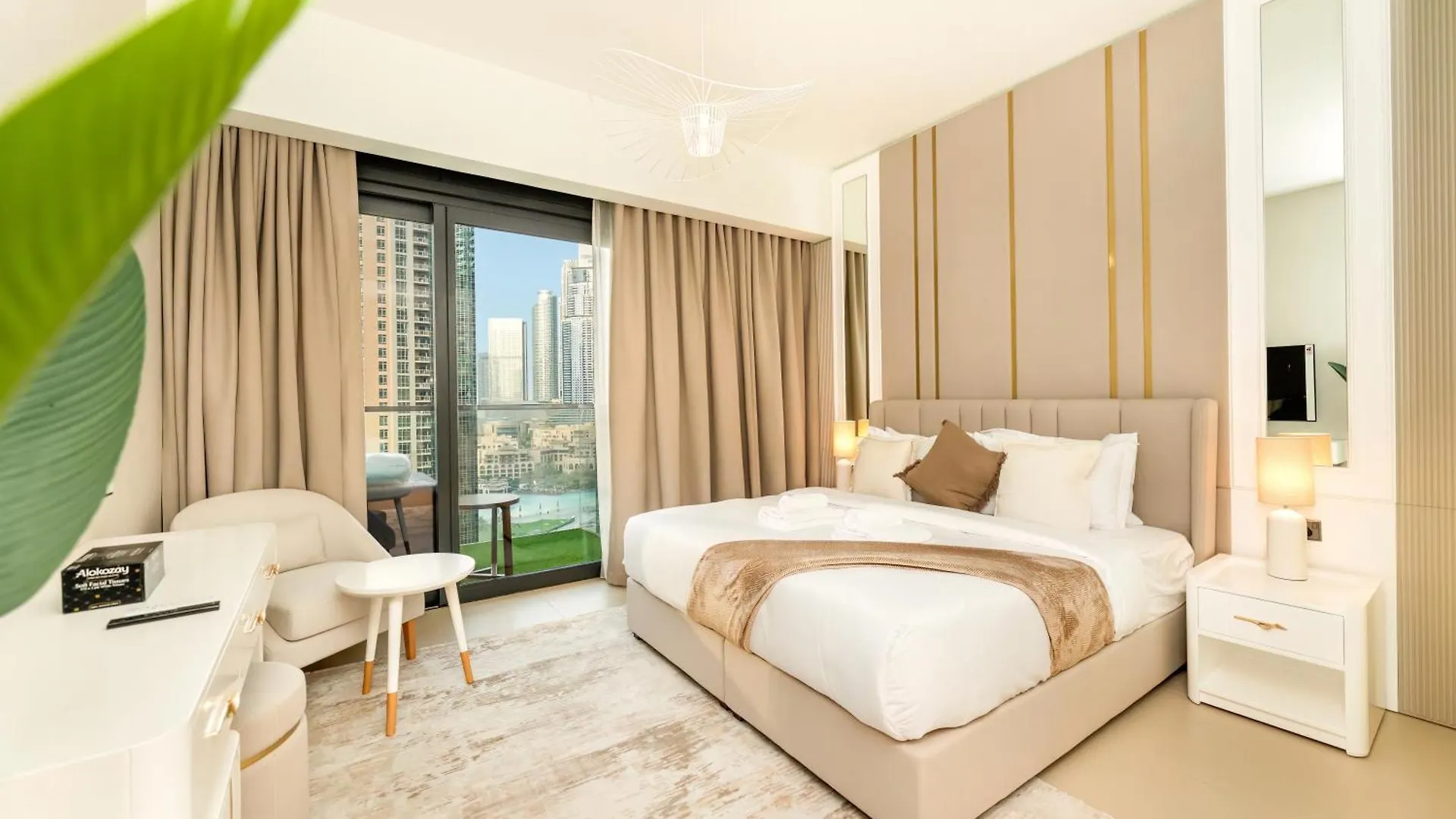 Exquisite 2 Bedroom Apartment I Burj Khalifa & Fountain Views I Free Gym, Pool, Parking, Wi-Fi And Ps5 I By Skyline Serenity دبي
