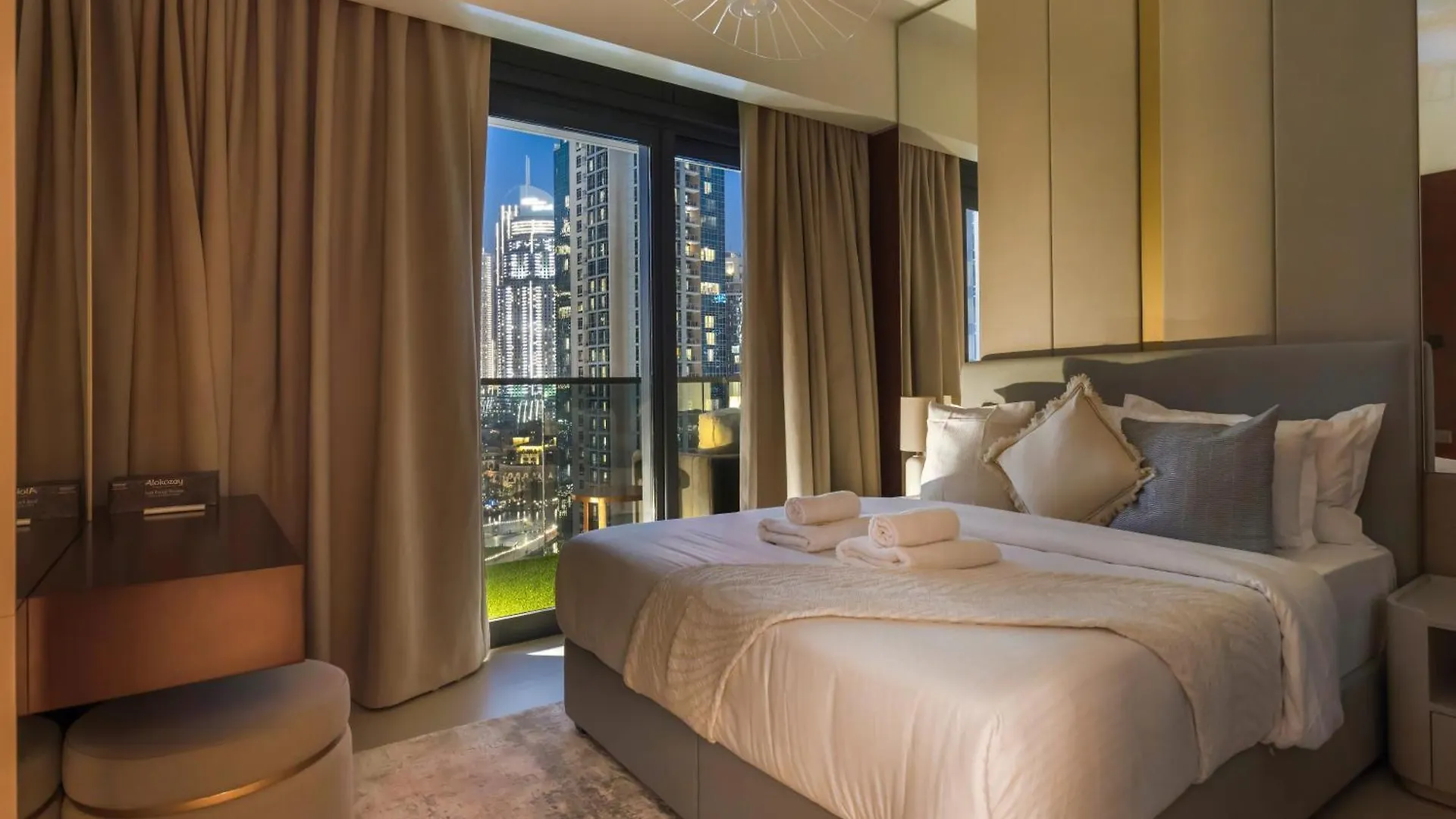 Exquisite 2 Bedroom Apartment I Burj Khalifa & Fountain Views I Free Gym, Pool, Parking, Wi-Fi And Ps5 I By Skyline Serenity دبي