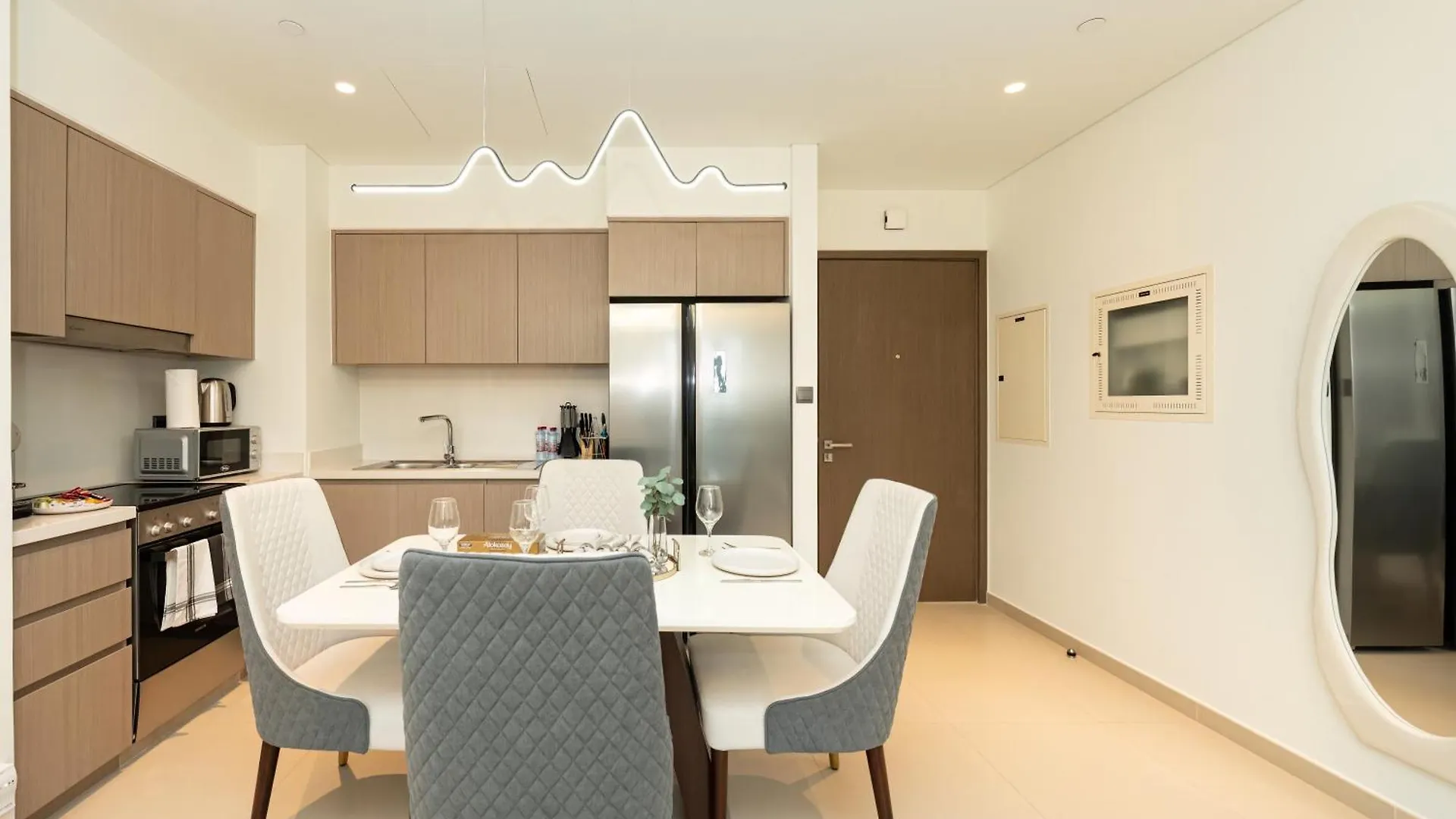 Exquisite 2 Bedroom Apartment I Burj Khalifa & Fountain Views I Free Gym, Pool, Parking, Wi-Fi And Ps5 I By Skyline Serenity دبي