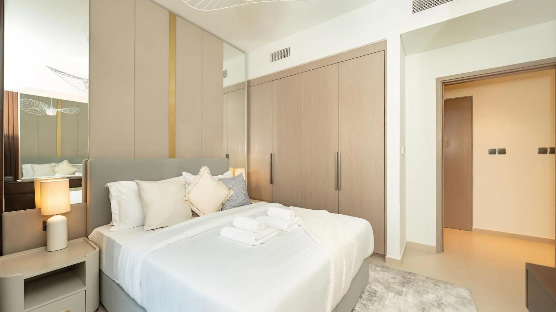 Exquisite 2 Bedroom Apartment I Burj Khalifa & Fountain Views I Free Gym, Pool, Parking, Wi-Fi And Ps5 I By Skyline Serenity دبي 0*,  الإمارات العربية المتحدة