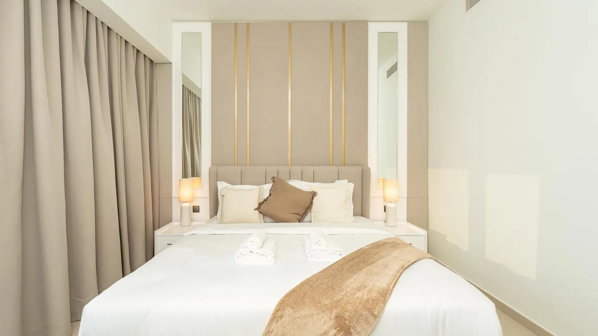 Exquisite 2 Bedroom Apartment I Burj Khalifa & Fountain Views I Free Gym, Pool, Parking, Wi-Fi And Ps5 I By Skyline Serenity دبي