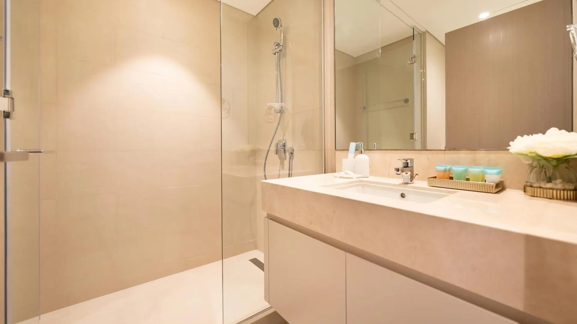 Exquisite 2 Bedroom Apartment I Burj Khalifa & Fountain Views I Free Gym, Pool, Parking, Wi-Fi And Ps5 I By Skyline Serenity دبي
