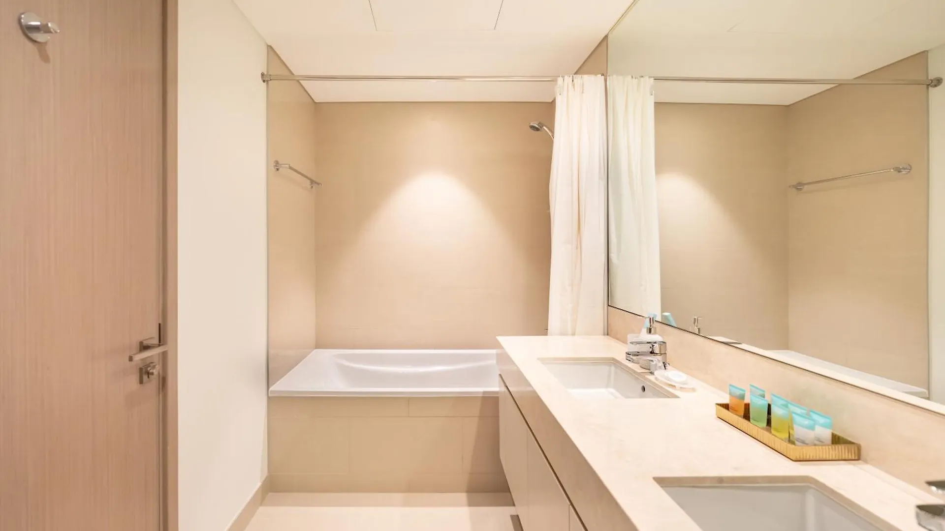 Exquisite 2 Bedroom Apartment I Burj Khalifa & Fountain Views I Free Gym, Pool, Parking, Wi-Fi And Ps5 I By Skyline Serenity دبي 0*,  الإمارات العربية المتحدة